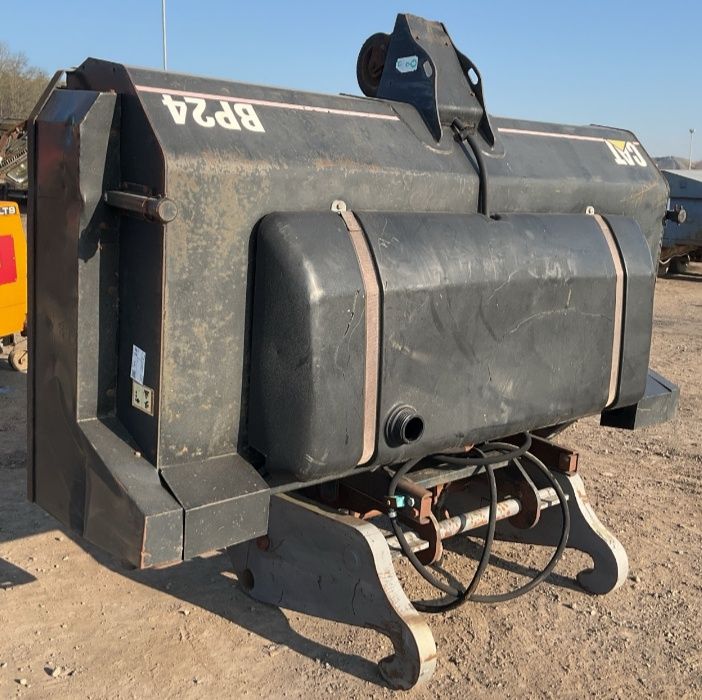 Maturatoare Caterpillar BP24 buldoexcavator telescopic alt utilaj