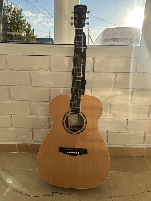 Гитара в очень хорошем состояний трансакустика