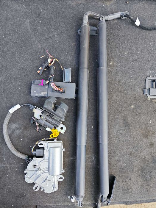 Електрически багажник VW Tiguan 2021 Комплект с копче и амортисьори