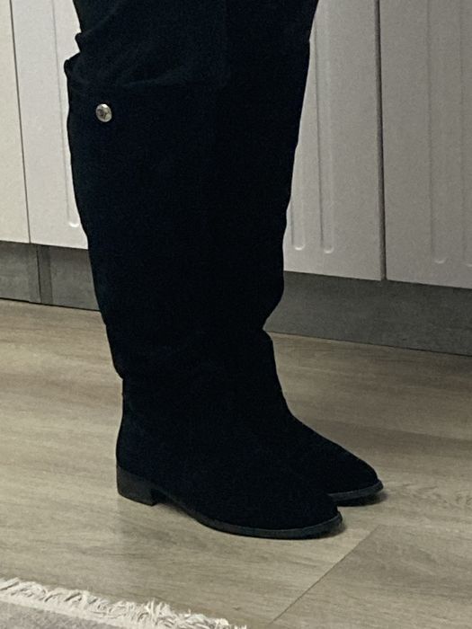 Продам замшевые сапоги