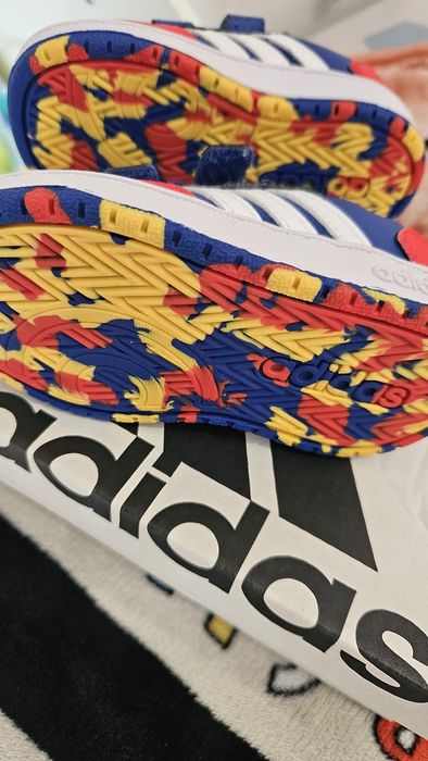 Маратонки адидас за момче 20 номер