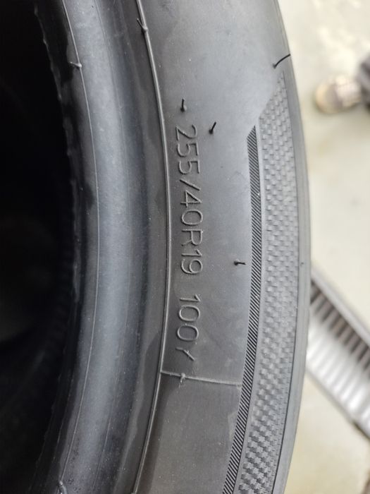 Гуми  Hankook 255/40/19 dot 06/25