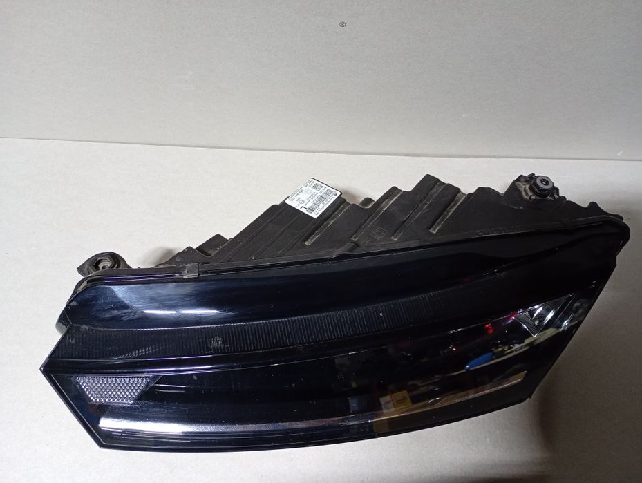 Far stânga Skoda Octavia 4 full led cod 5e4941015