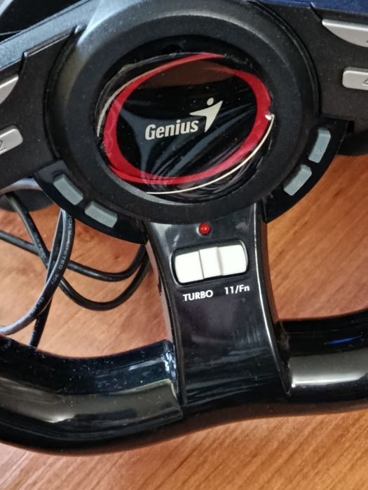 Игровой руль  Cenius с педалями.