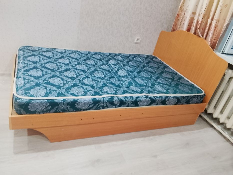 кровать в хорошем состоянии