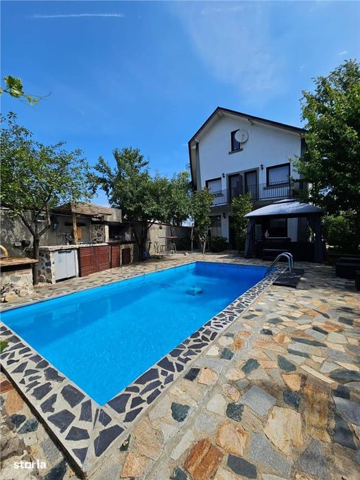 Vanzare Vila Individuala | Toate Utilitatile| Drum Asfaltat | Piscina