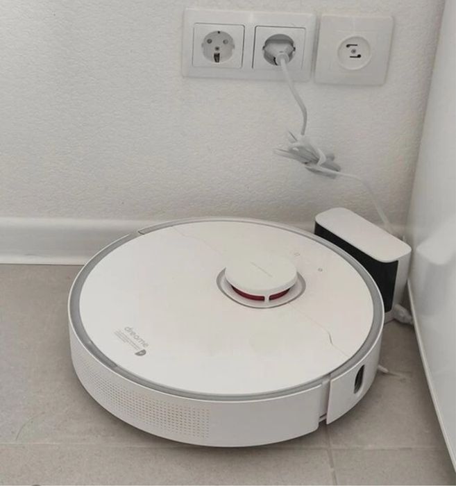 Продаю робот пылесос б/у Dreambot L10 pro