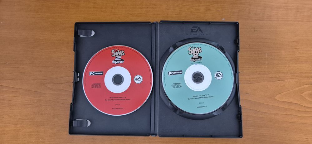 2 CD-uri pt PC, SIMS 2 University expansion pack
