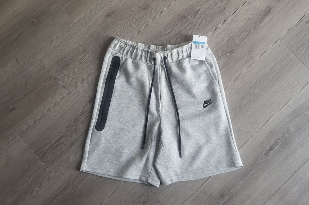 Pantaloni Nike Tech gri originali