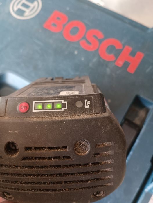 Bosch перфоратор, зарядно, куфар