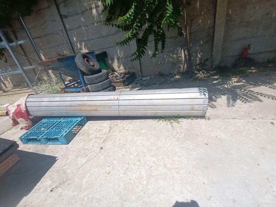 Vând usa de hala sau garaj.