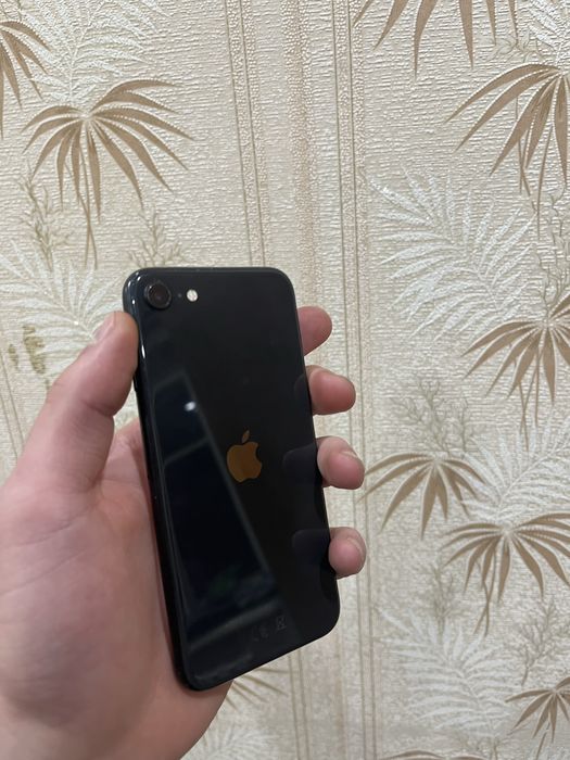 Продам айфон se2