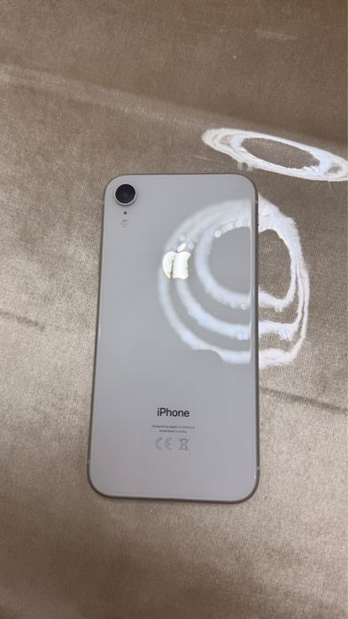 iPhone xr в идеальном состоянии в одних руках