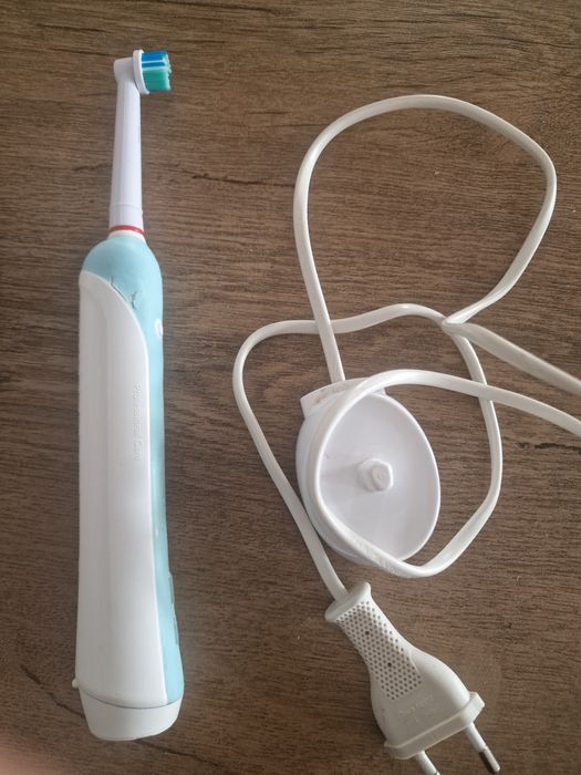 Periuta de dinti Oral B