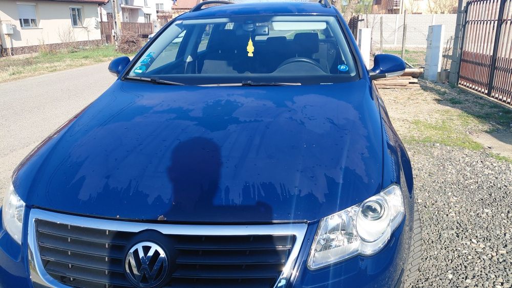 Vând Volkswagen Passat B6