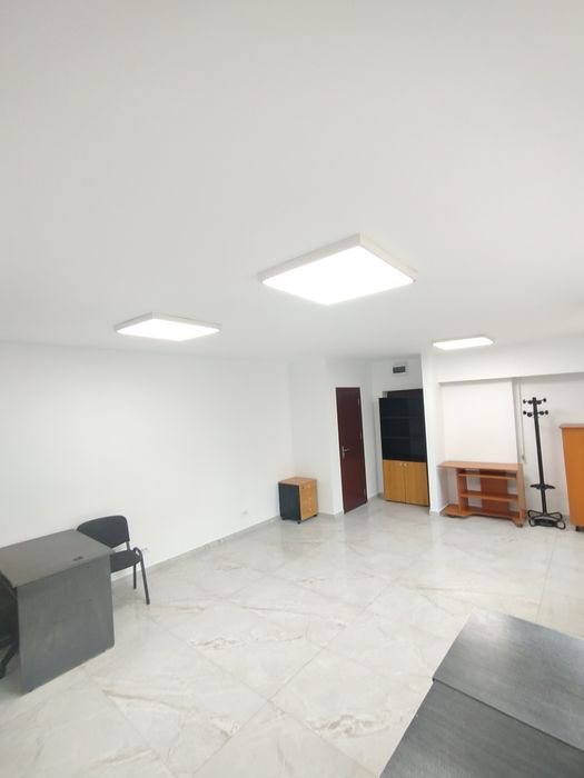 Inchiriez spatiu comercial zona Policlinica Areni