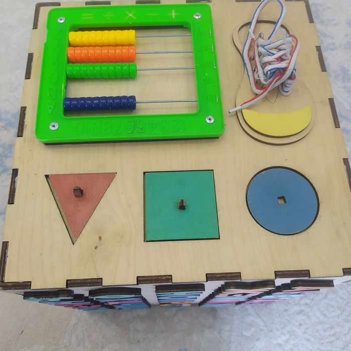 Детский развивающий бизикуб