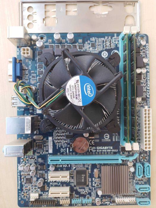 Дънна платка Gigabyte GA-H61M-DS2 с Intel Core i3-3220 и 8GB DDR3