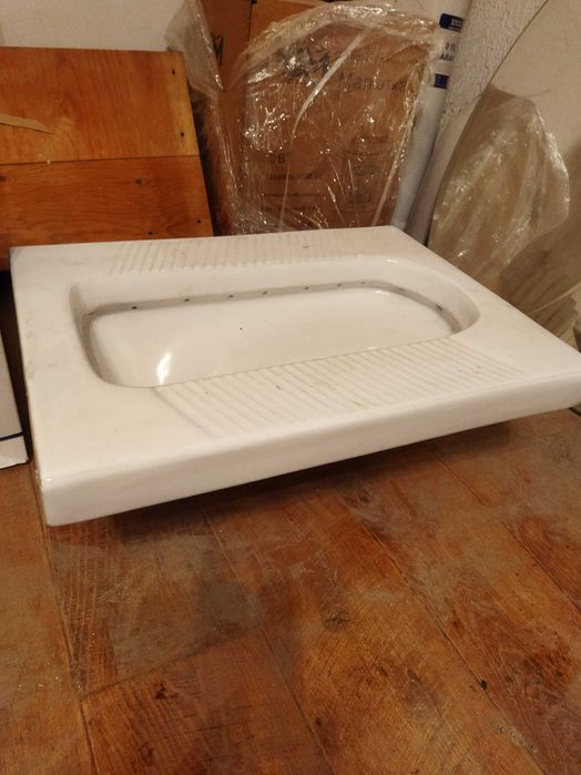 Продам унитаз напольный.