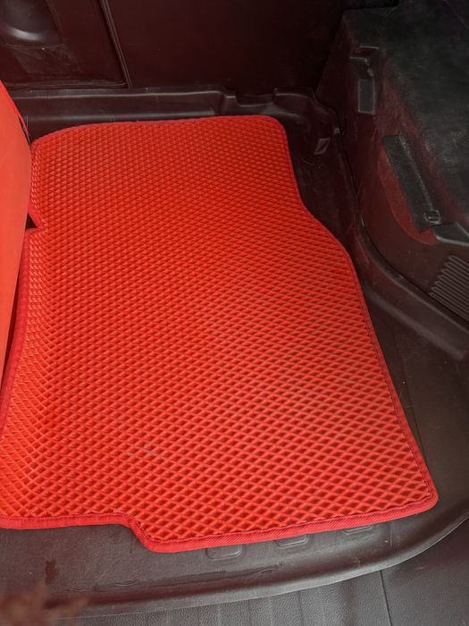 Продам коврики на авто