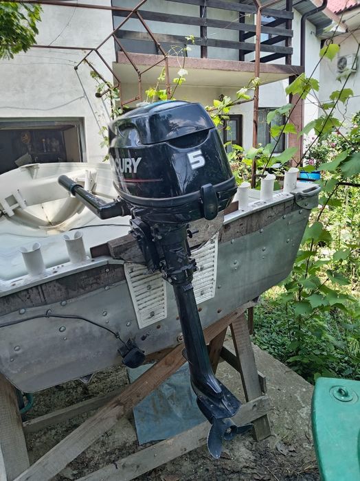Vând barca MARINE