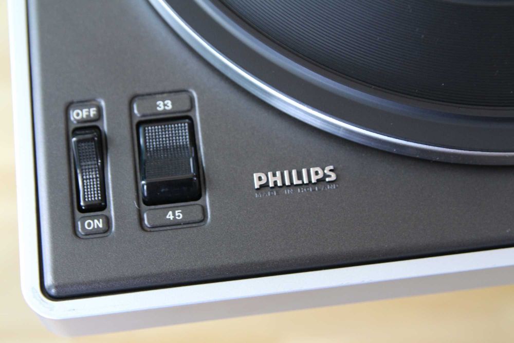 Pick-up Philips GF-907 cu doza magnetica GP-400 II si ac nou, complet revizuit, plus doua boxe Indiana Line 020 cadou
