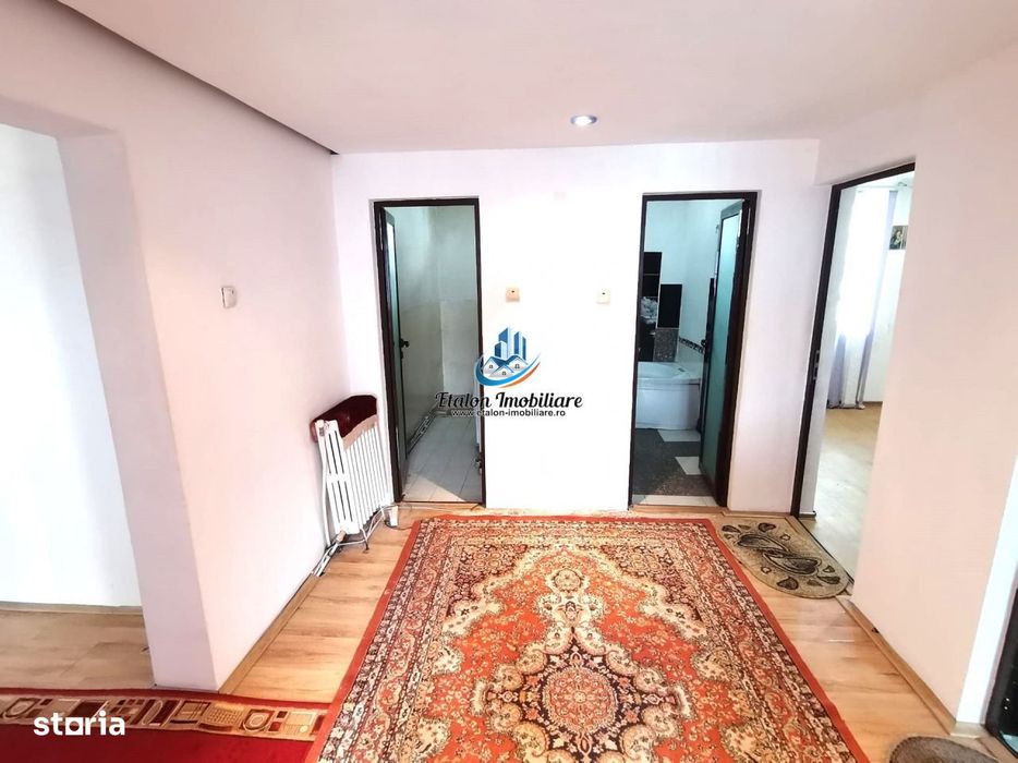 Apartament 3 camere, 2 bai, balcon 6 m, zona Spital Piatra Neamt