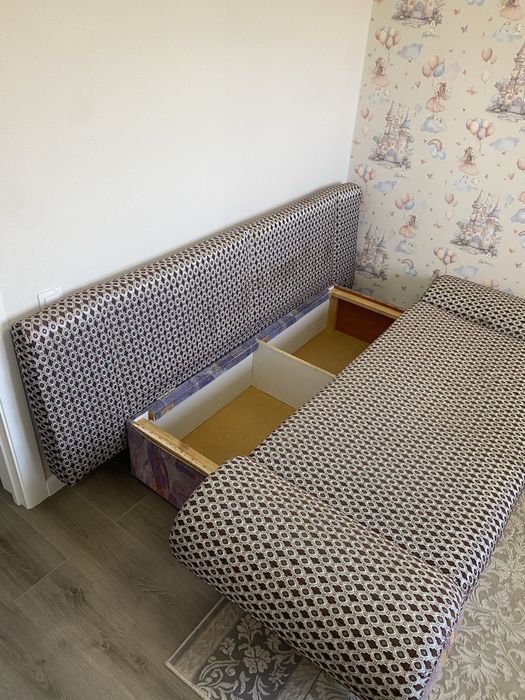 Продам б/у диван.