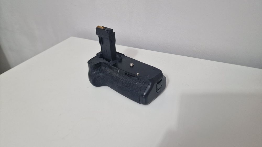 Grip Meike -  Canon 760d / 750 d cu telecomanda