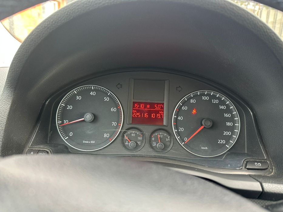 Golf 5 an 2007 înmatriculată se circula  zilnic