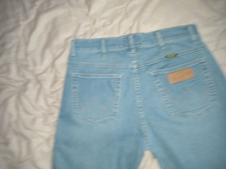 Джинсы Wrangler.