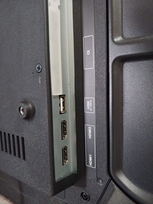 Смарт телевизор Yasin 81см. С кронштейном.