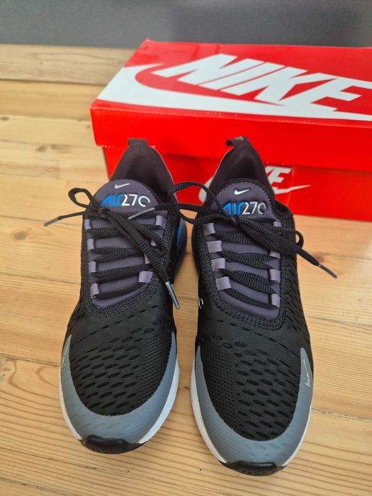 Дамски обувки Nike 270