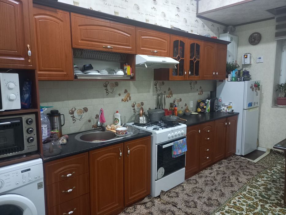 Урганч шахар П.Мохмуд 46/4  кв 28. 2-этаж 2 комната.