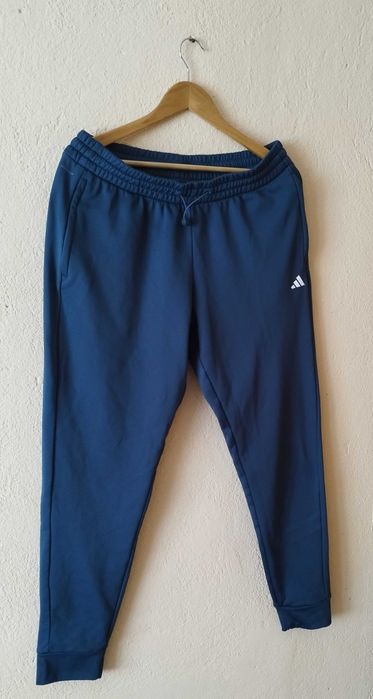 100% Оригинално ватирано мъжко спортно долнище ADIDAS!
