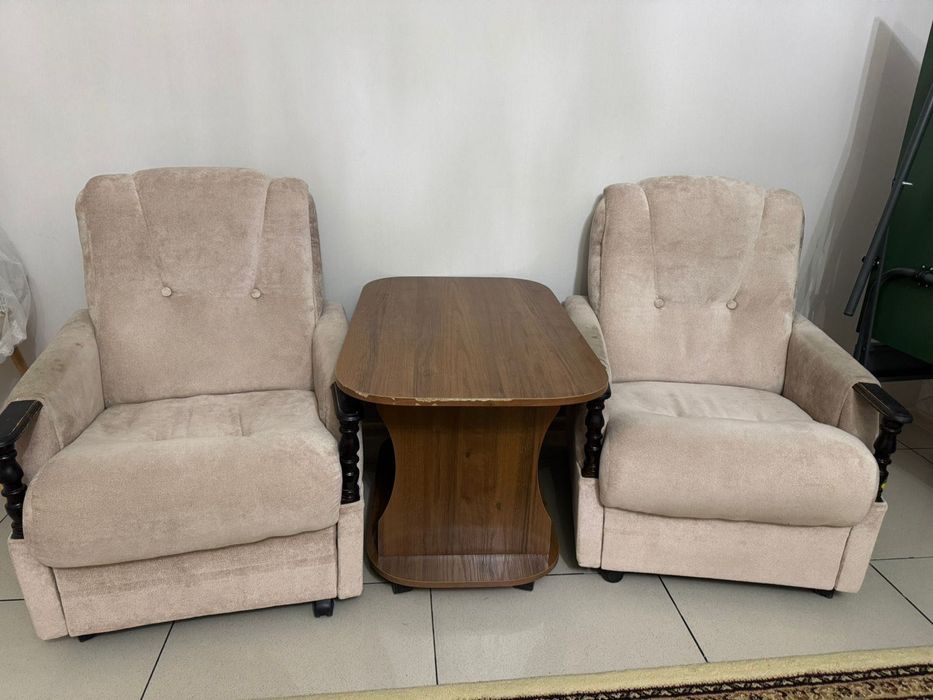 СРОЧНО! Продам диван с креслами