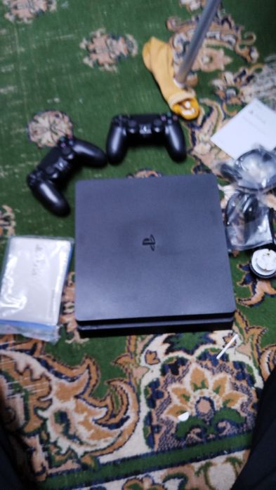 Продам Sony playstation 4 slim