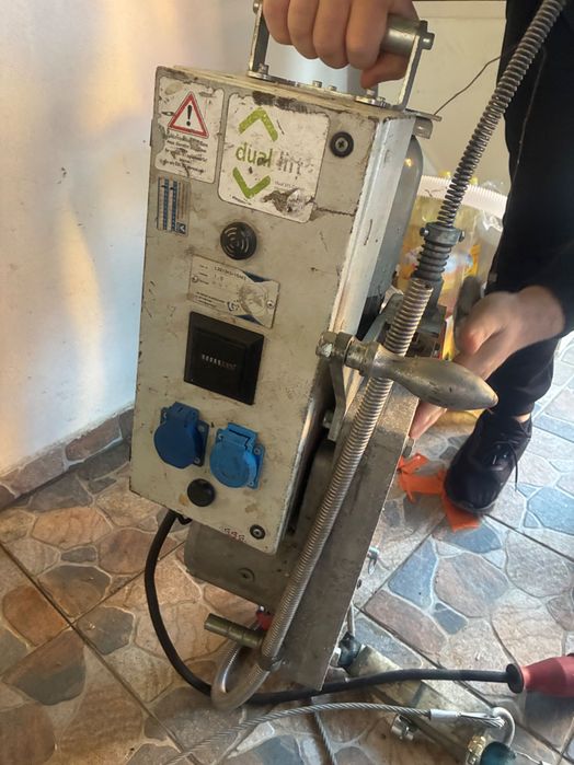 Troliu de vânzare (Macara)