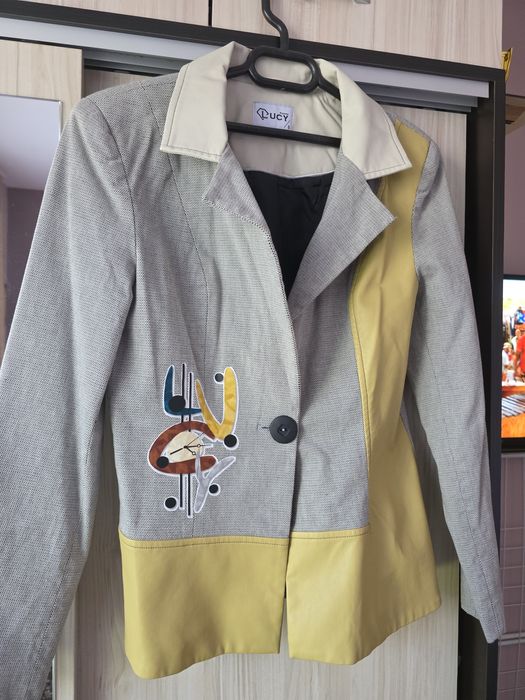 Дамско сако Lucy, размер С.