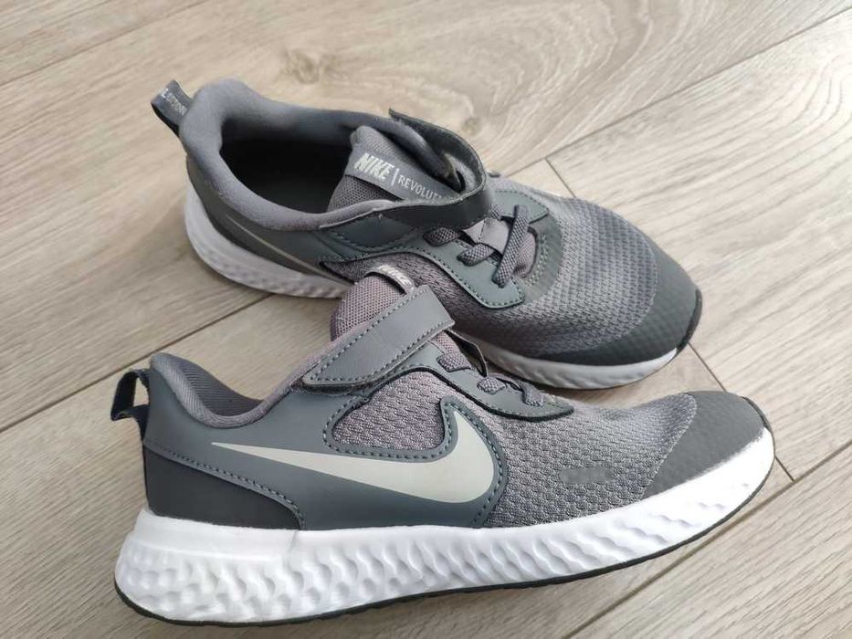 NIKE Revolution, №33