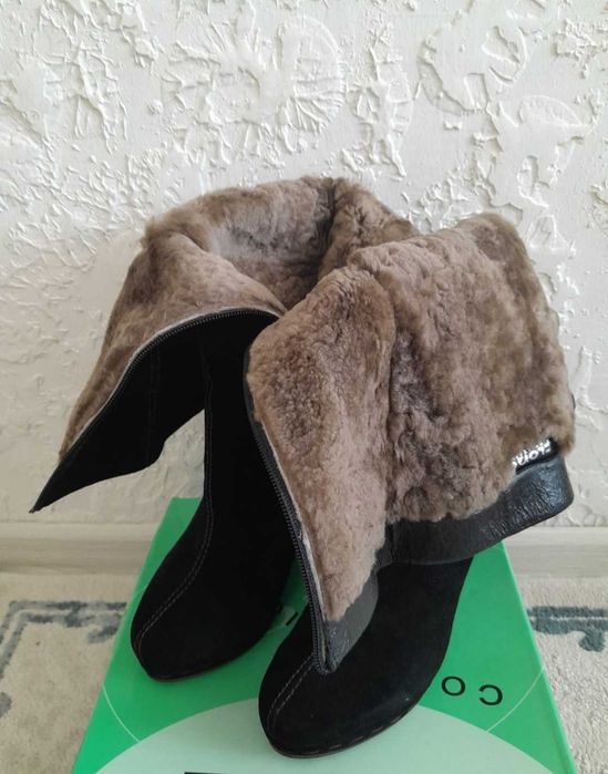 Продется Сапоги женские,