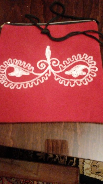 сумочки с национальной вышивкой