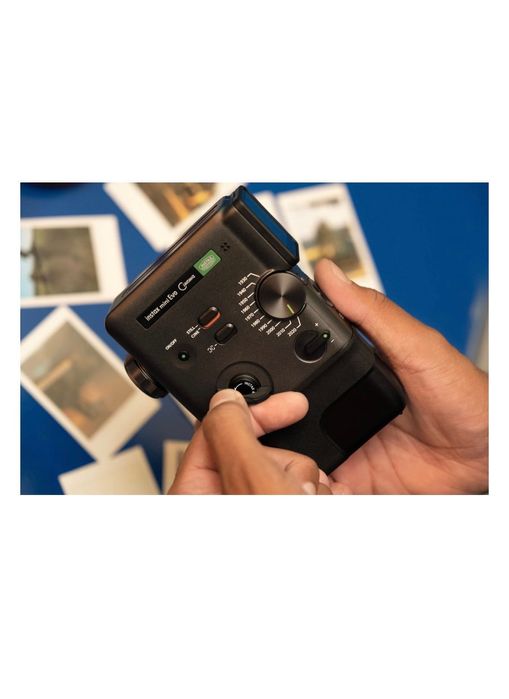 Продам Фотокамеру fuji instax