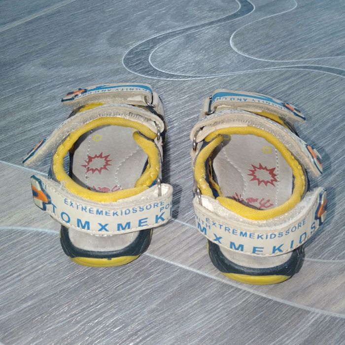 Продам сандалики 20р