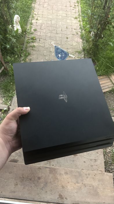PlayStation 4 Pro + Slim