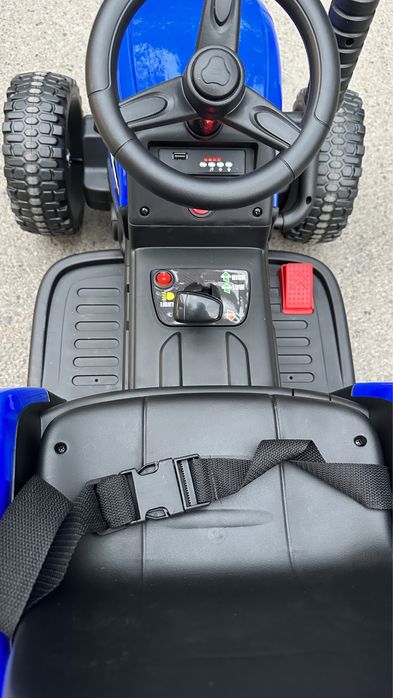 Детский синий трактор