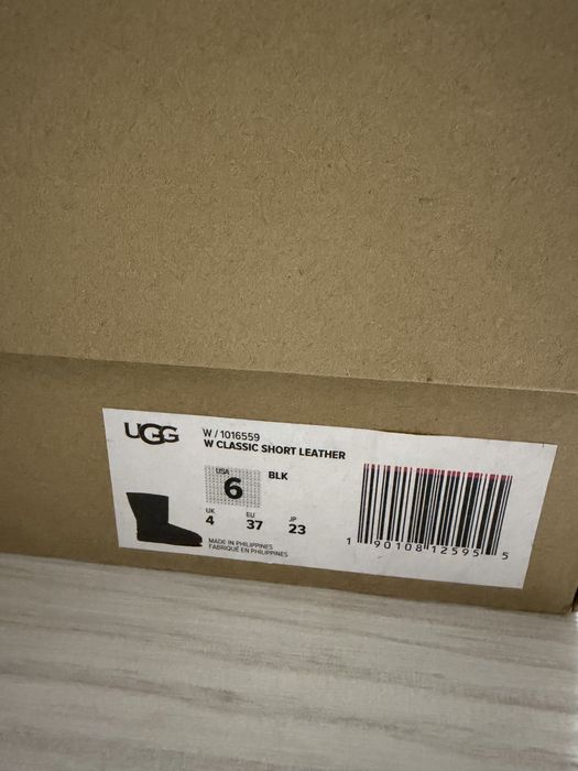 Cizme Ugg negre din piele marimea 37