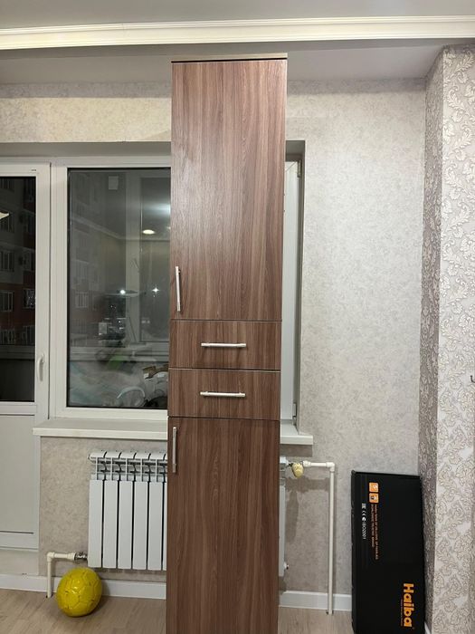 Шкаф-пенал в отличном состоянии