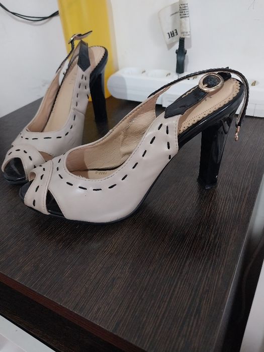 Срочно продаются  босоножки