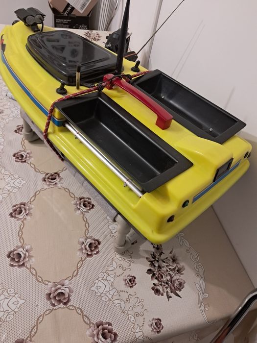 Navomodel pescuit de viteză  cu sonar